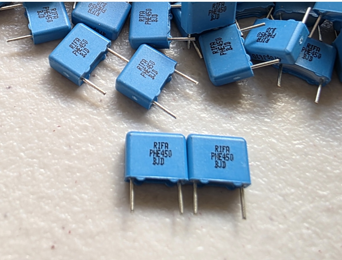 500 x Kemet 470pf Capacitors (RIFA PHE450 BJD)